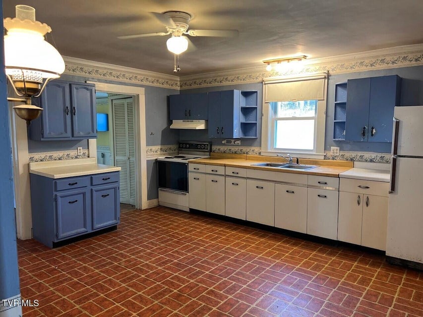 Photo #27: 209 Greenwood Avenue