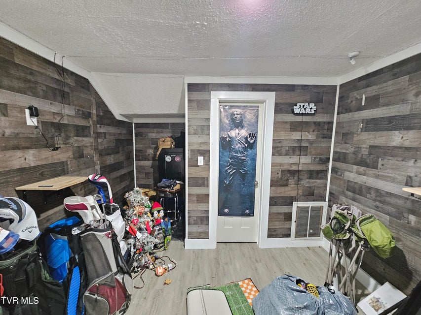 Photo #47: 320 Green Lane