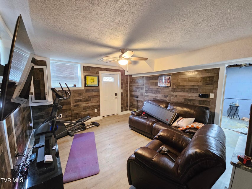 Photo #43: 320 Green Lane