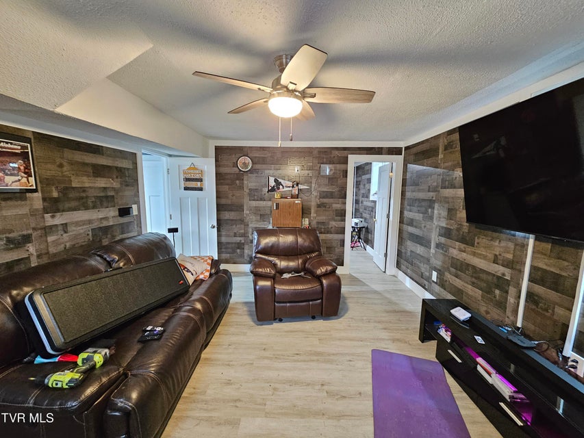 Photo #44: 320 Green Lane