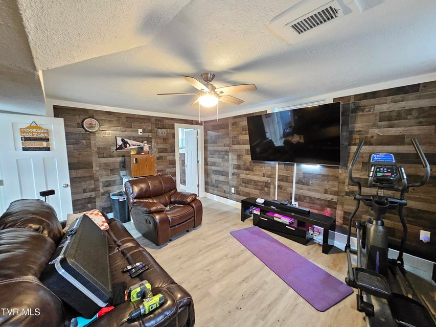 Photo #45: 320 Green Lane