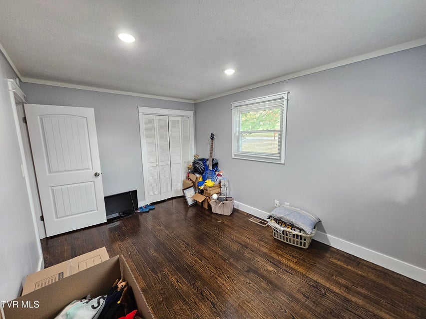 Photo #31: 320 Green Lane