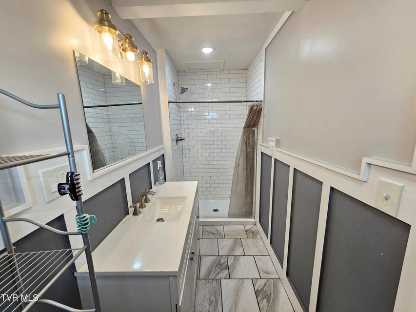 Photo #37: 320 Green Lane