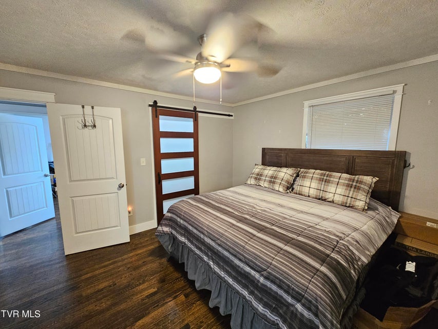 Photo #35: 320 Green Lane