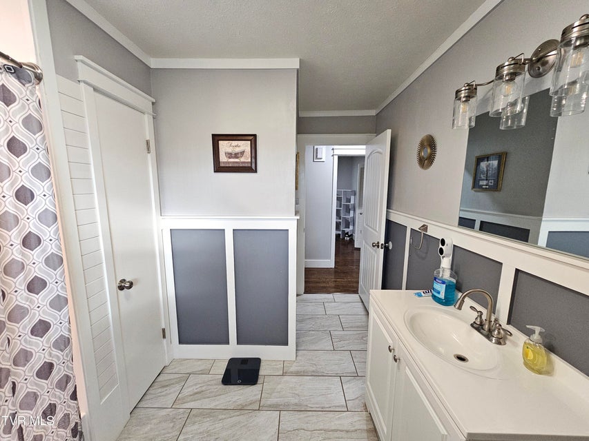 Photo #34: 320 Green Lane