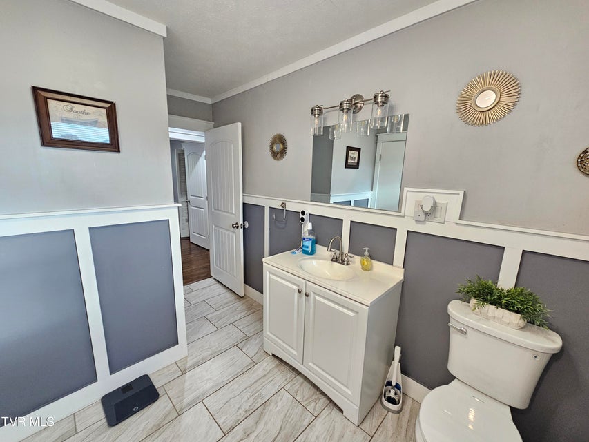 Photo #32: 320 Green Lane