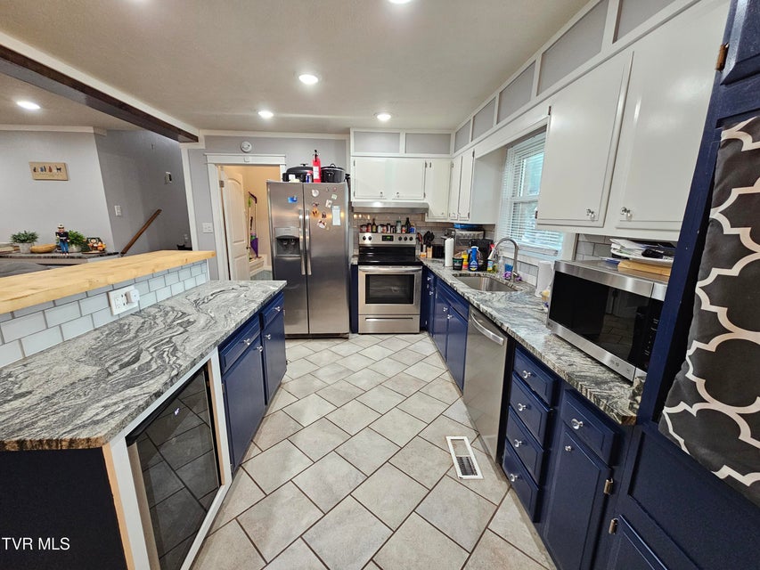 Photo #19: 320 Green Lane