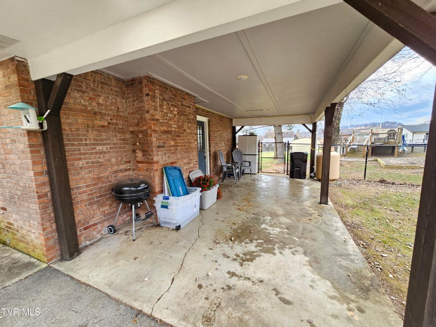 Photo #11: 320 Green Lane