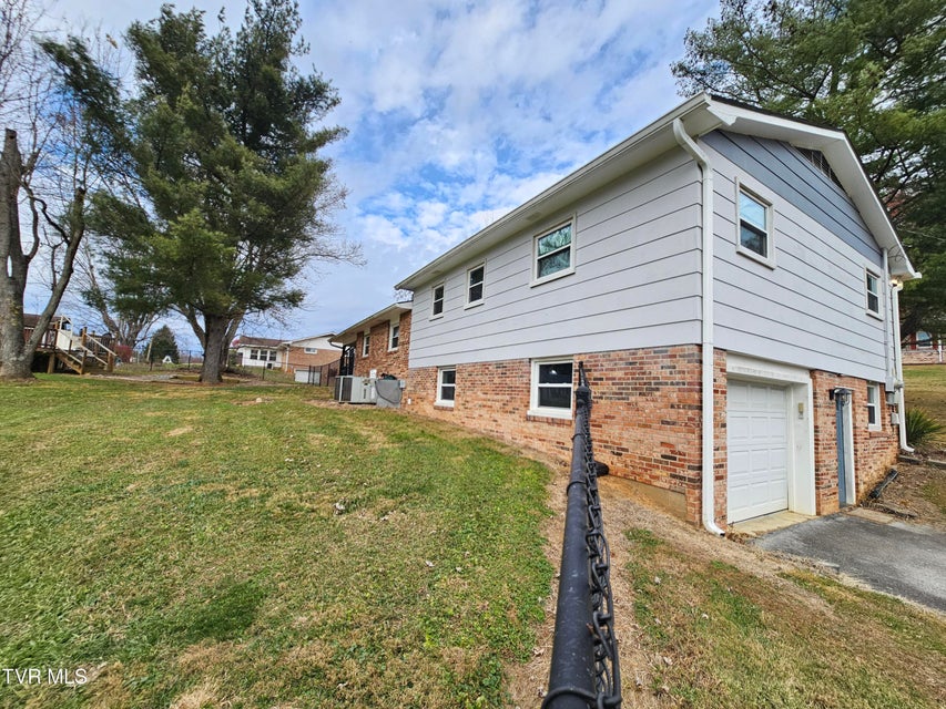 Photo #13: 320 Green Lane