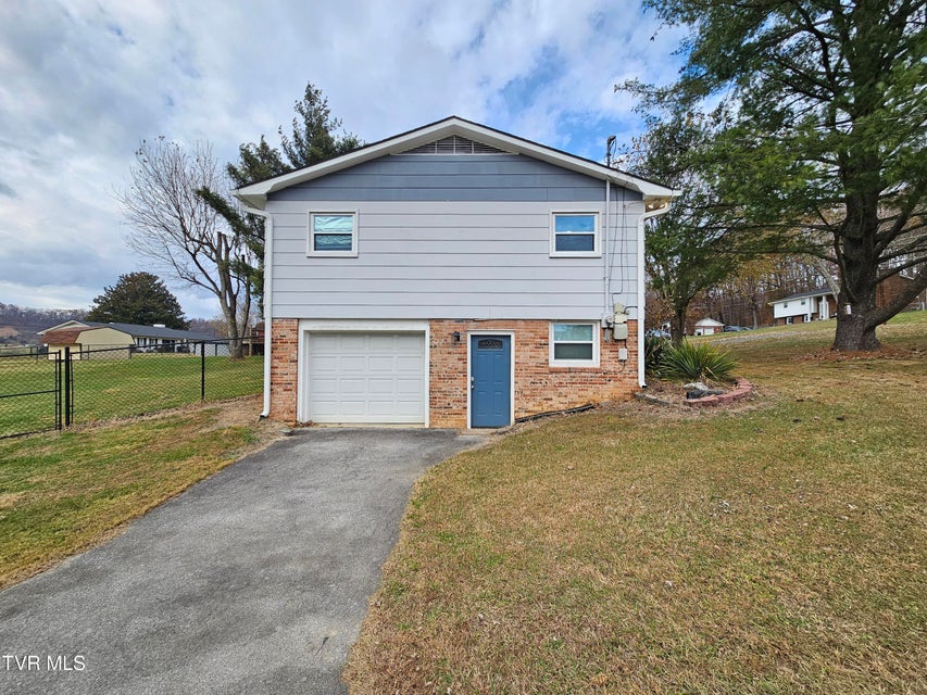 Photo #14: 320 Green Lane