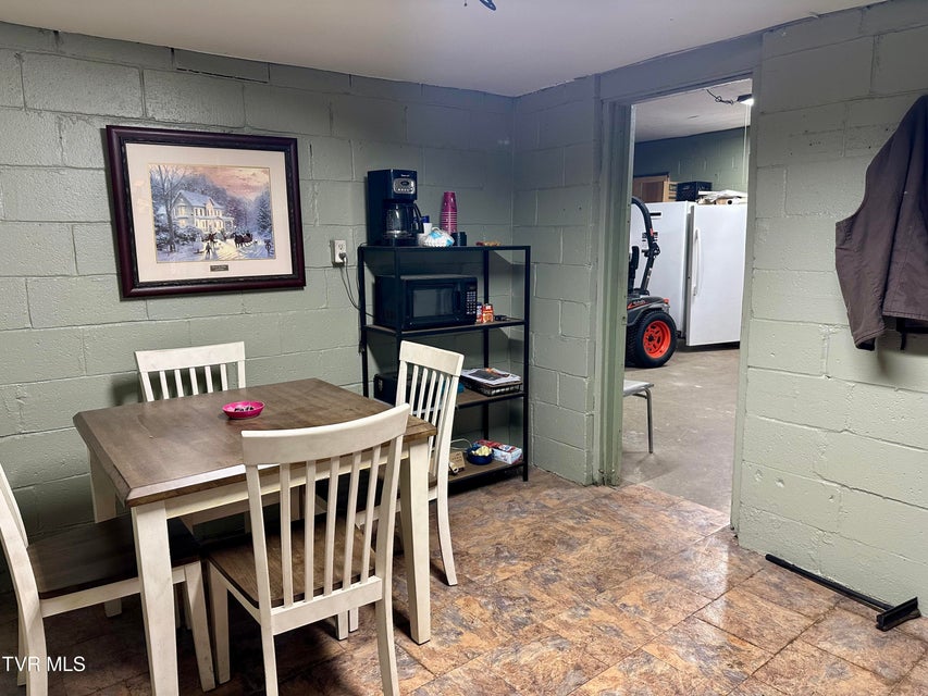 Photo #6: 1525 Fairview Avenue