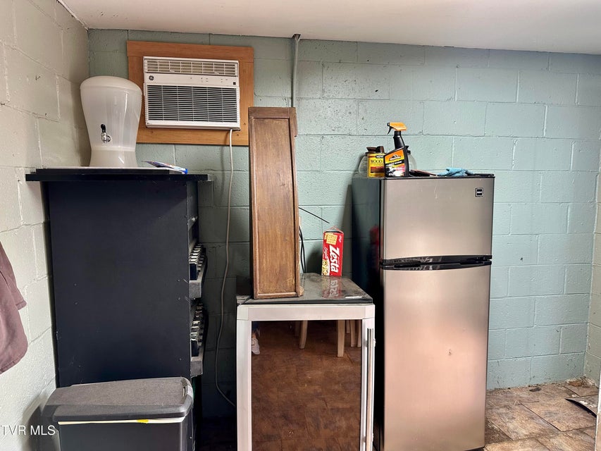 Photo #7: 1525 Fairview Avenue