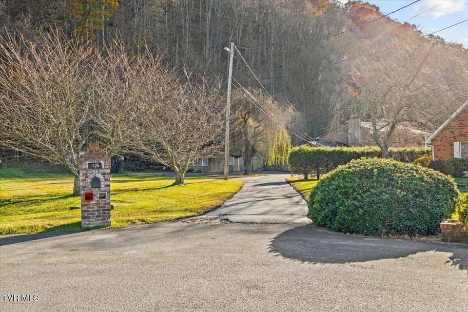 Photo #2: 125 Abe Lincoln Court