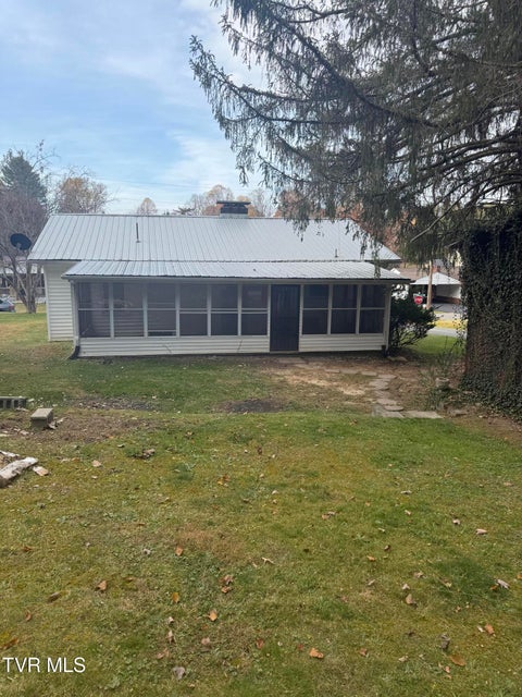 Photo #4: 235 Glade Street