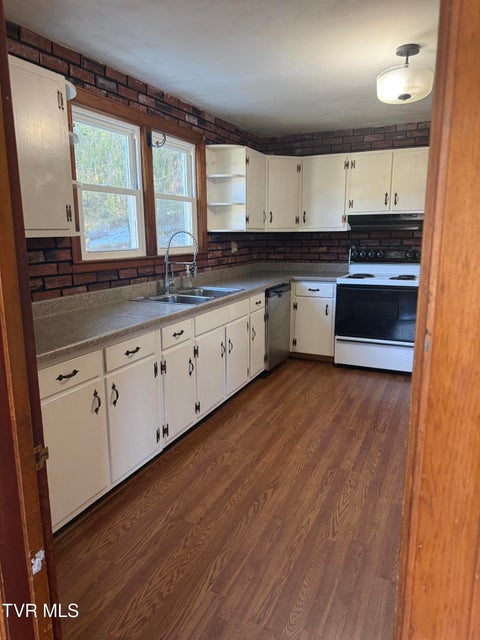 Photo #20: 235 Glade Street