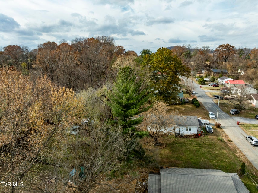 Photo #4: 909 Pine Grove Avenue