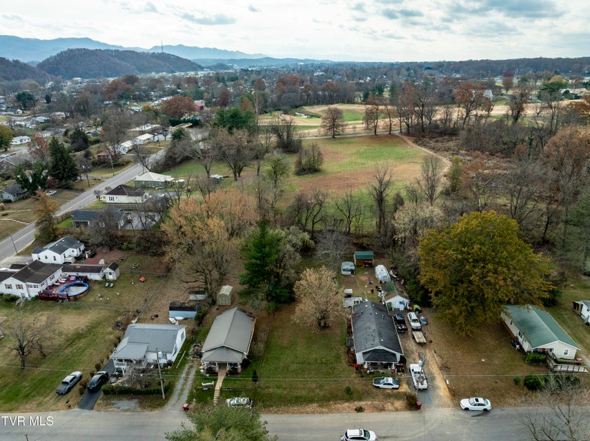 Photo #7: 909 Pine Grove Avenue