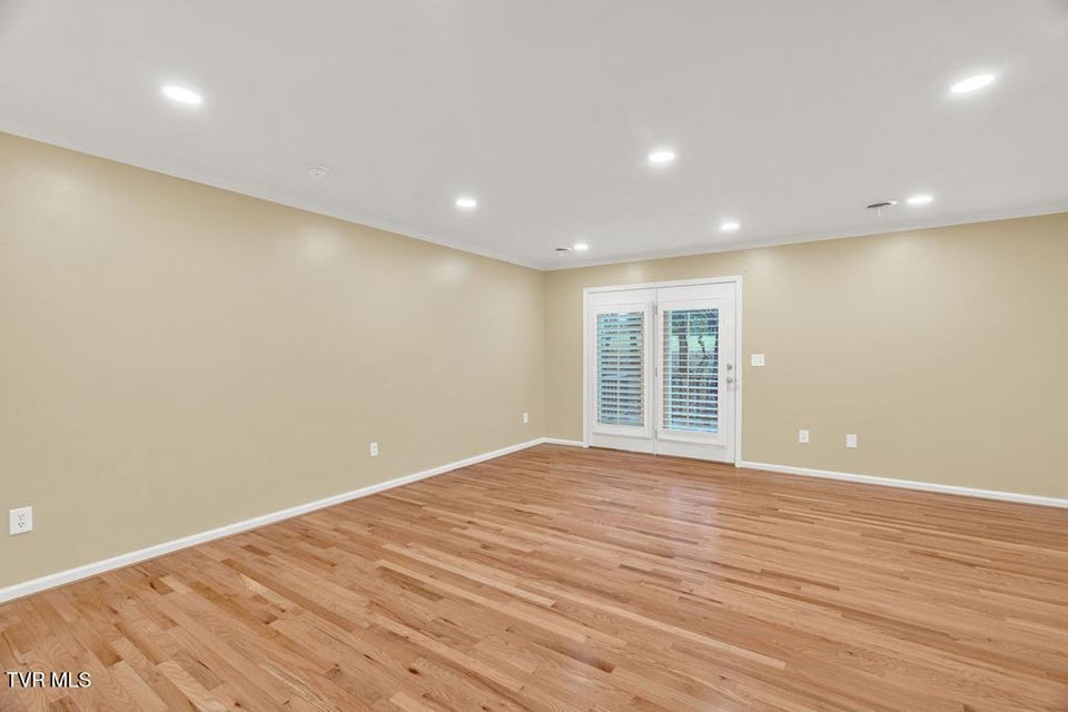 Photo #4: 817 Wayne Avenue