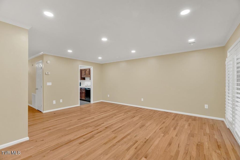 Photo #9: 817 Wayne Avenue