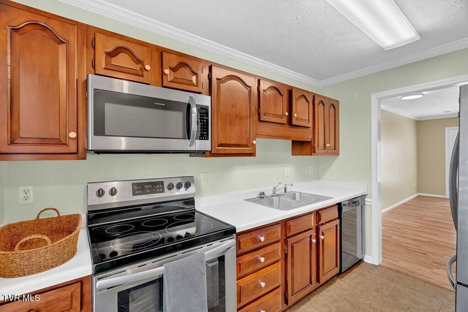 Photo #10: 817 Wayne Avenue