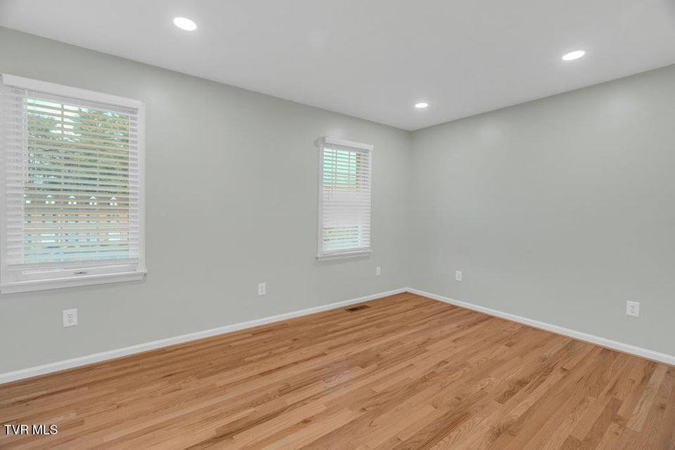 Photo #20: 817 Wayne Avenue