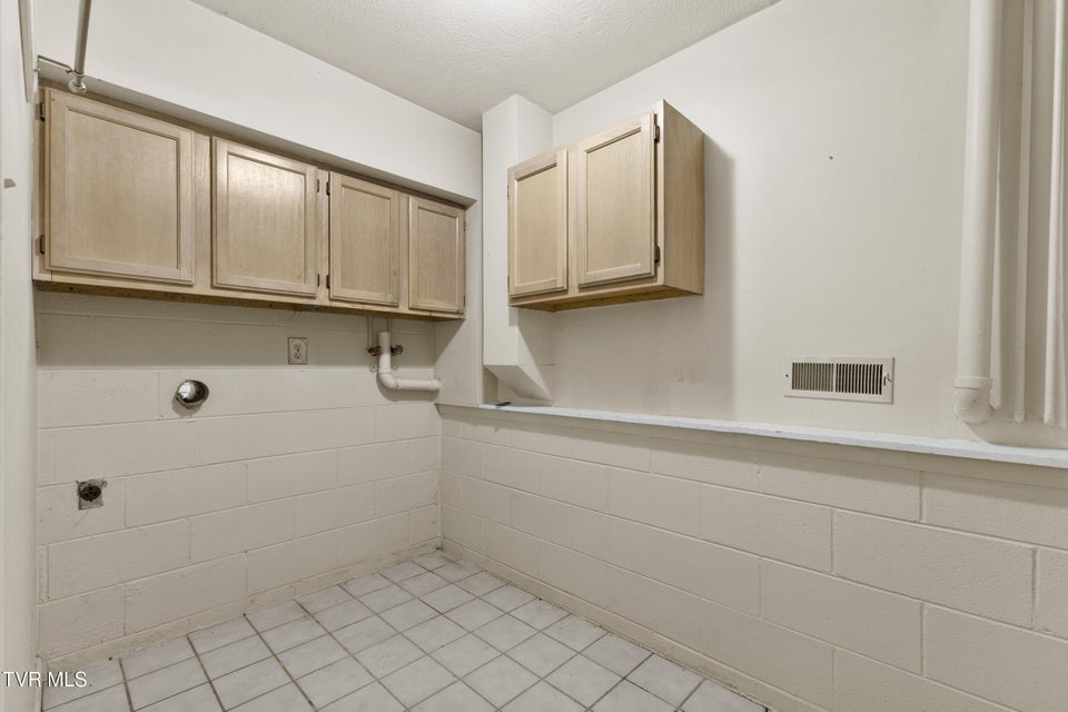 Photo #32: 1037 Keith Lane