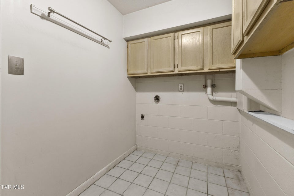 Photo #33: 1037 Keith Lane