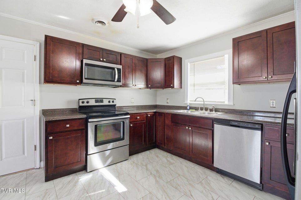 Photo #9: 108 Cottonwood Drive