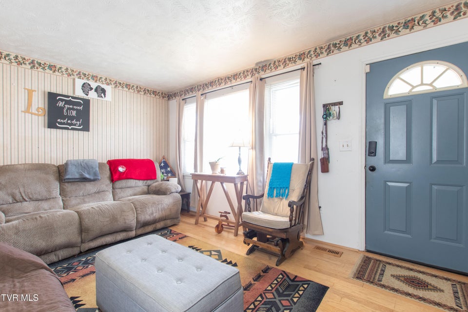 Photo #6: 152 Shaw Street