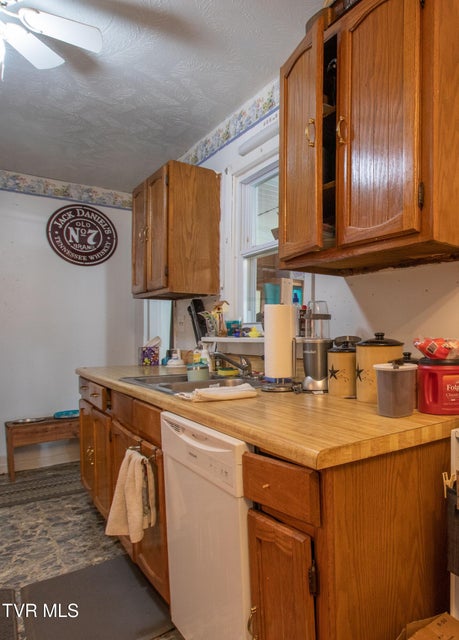 Photo #9: 152 Shaw Street