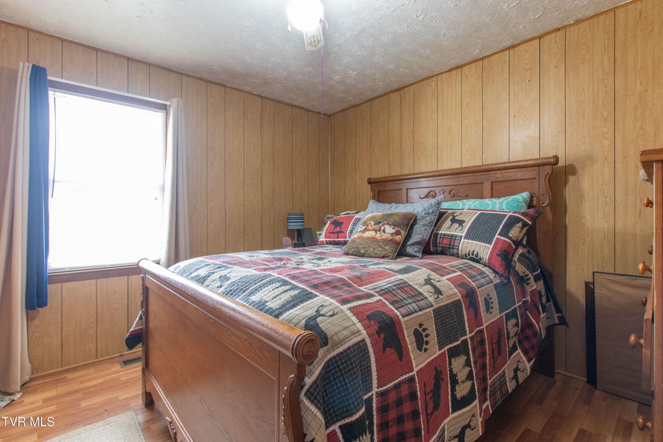 Photo #12: 152 Shaw Street