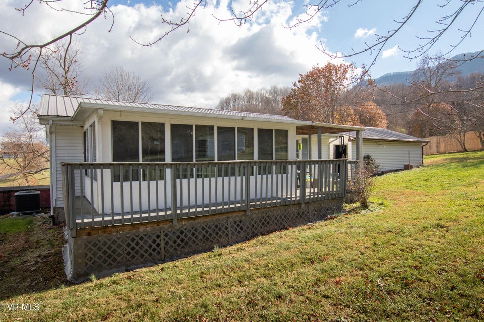 Photo #18: 152 Shaw Street