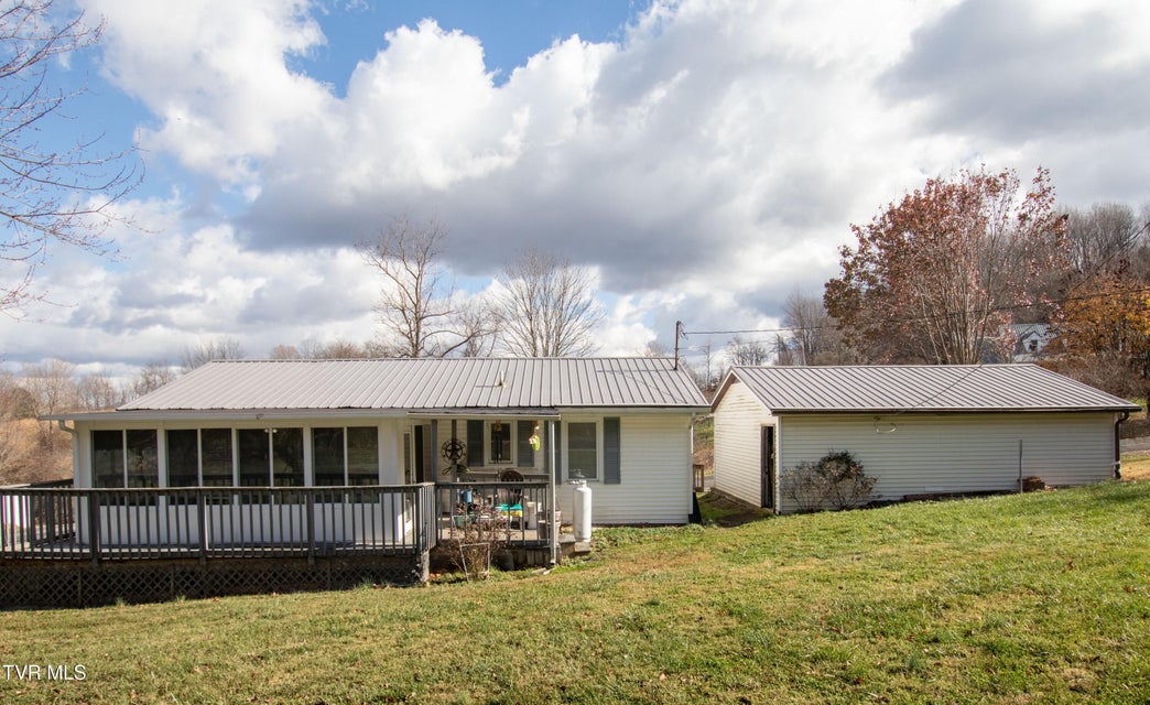 Photo #19: 152 Shaw Street