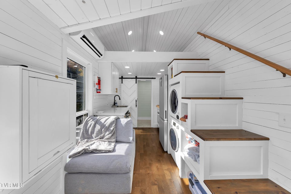 Photo #3: 918 Riverview Drive