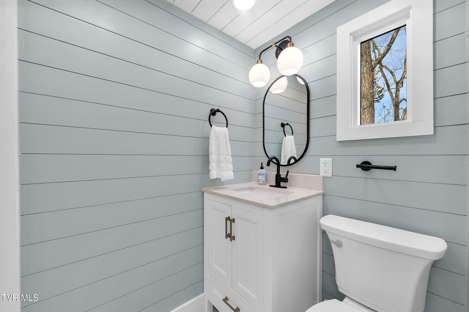 Photo #8: 918 Riverview Drive