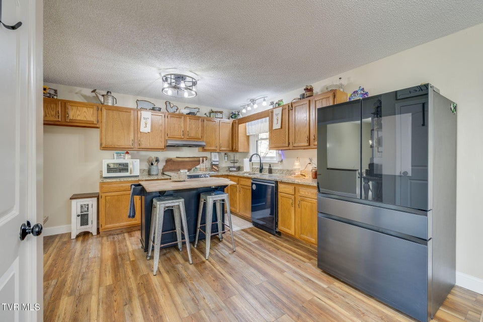 Photo #10: 107 Summerview Court