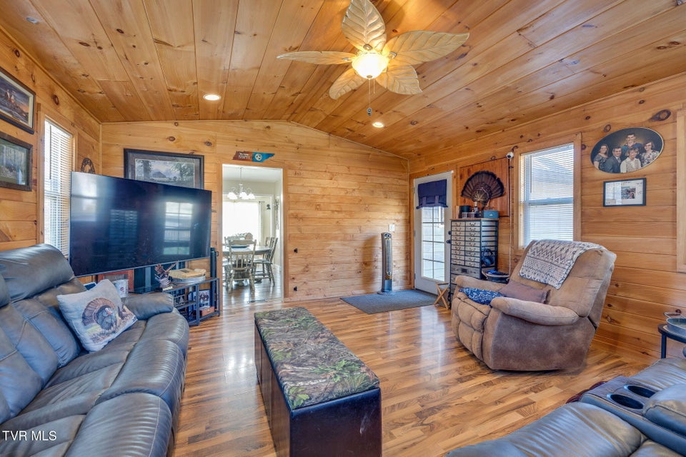 Photo #13: 107 Summerview Court