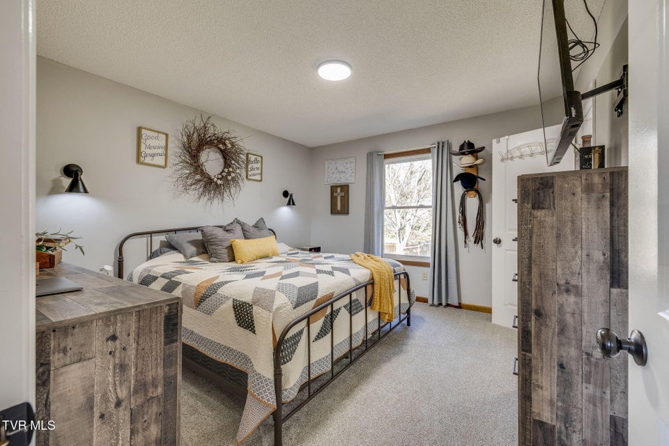 Photo #15: 107 Summerview Court