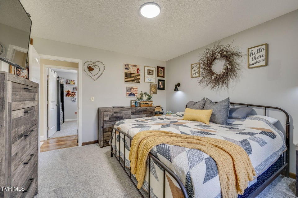 Photo #16: 107 Summerview Court