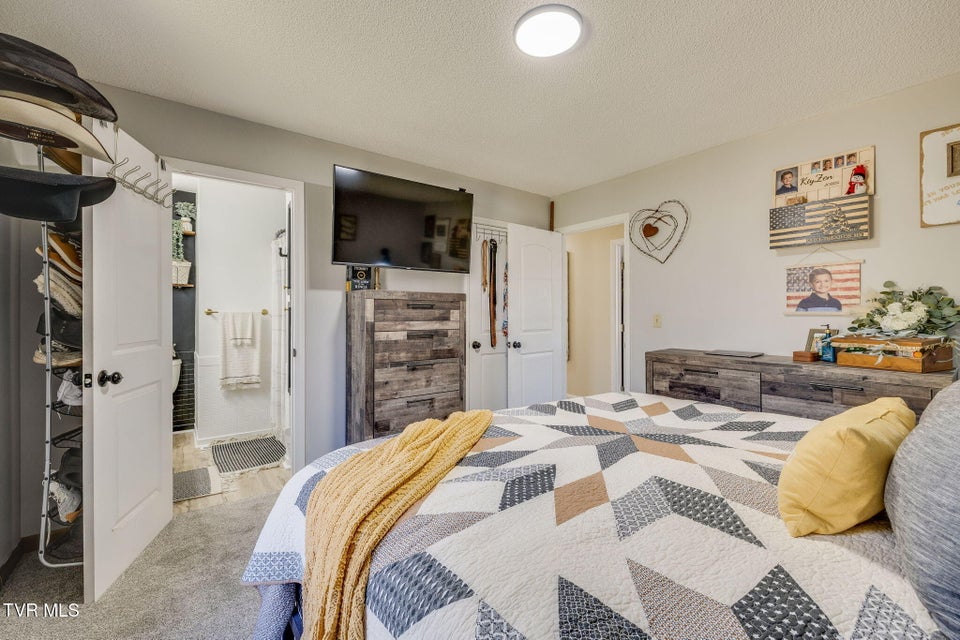 Photo #17: 107 Summerview Court