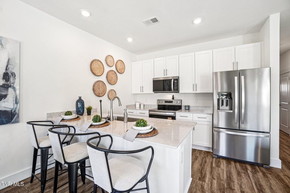 Photo #3: 1145 Wenna Way 