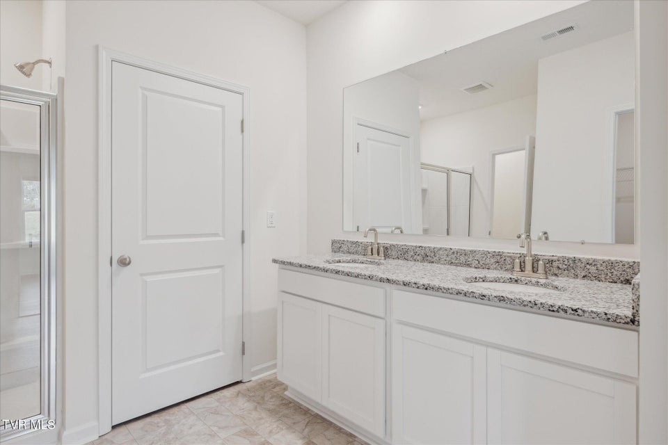 Photo #10: 567 Fieldcrest Road 