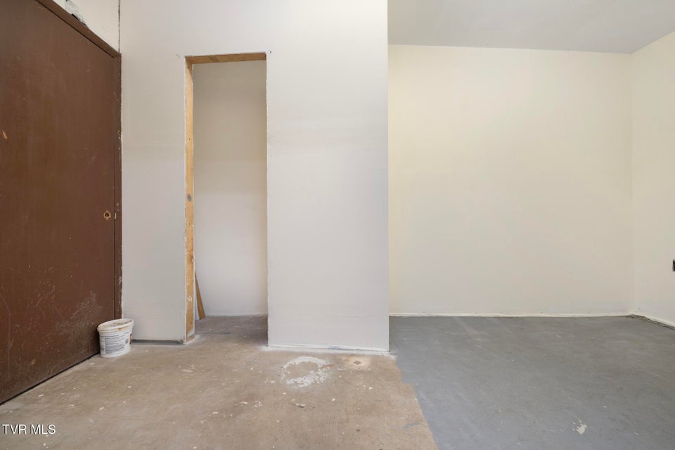 Photo #9: 2908 Bloomingdale Road