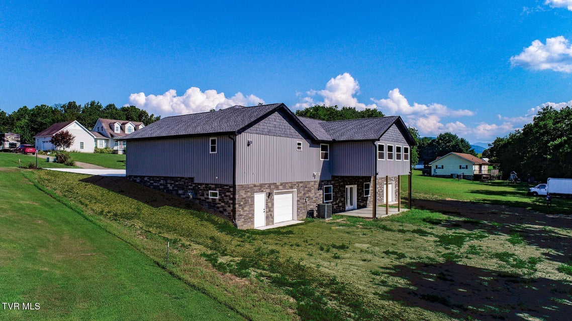 Photo #8: 116 Meadowood Dr 