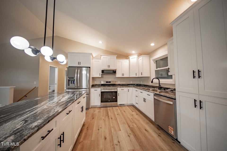 Photo #14: 116 Meadowood Dr 