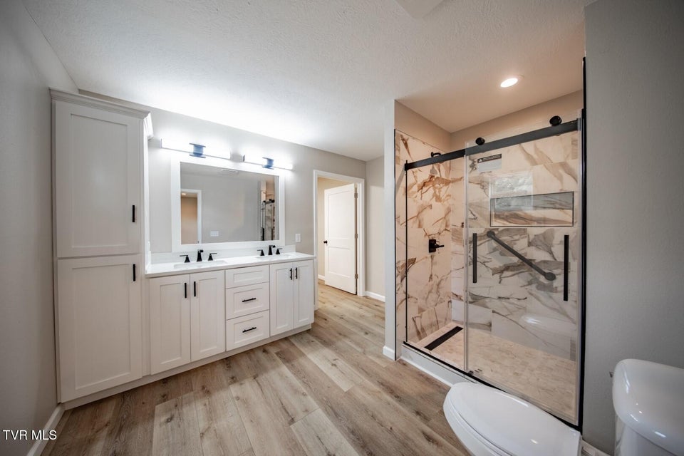 Photo #18: 116 Meadowood Dr 