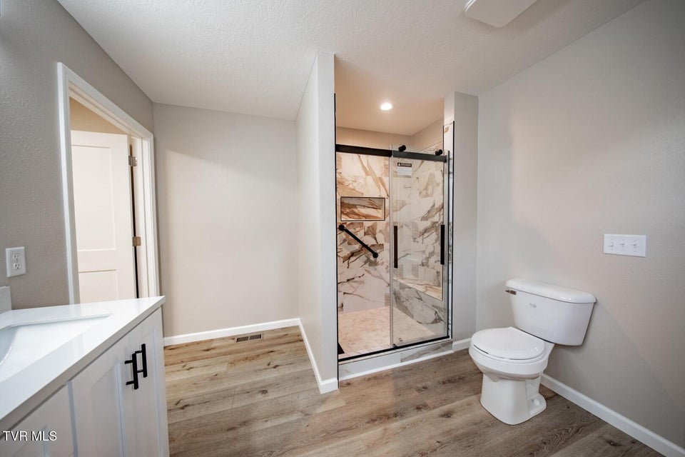 Photo #19: 116 Meadowood Dr 