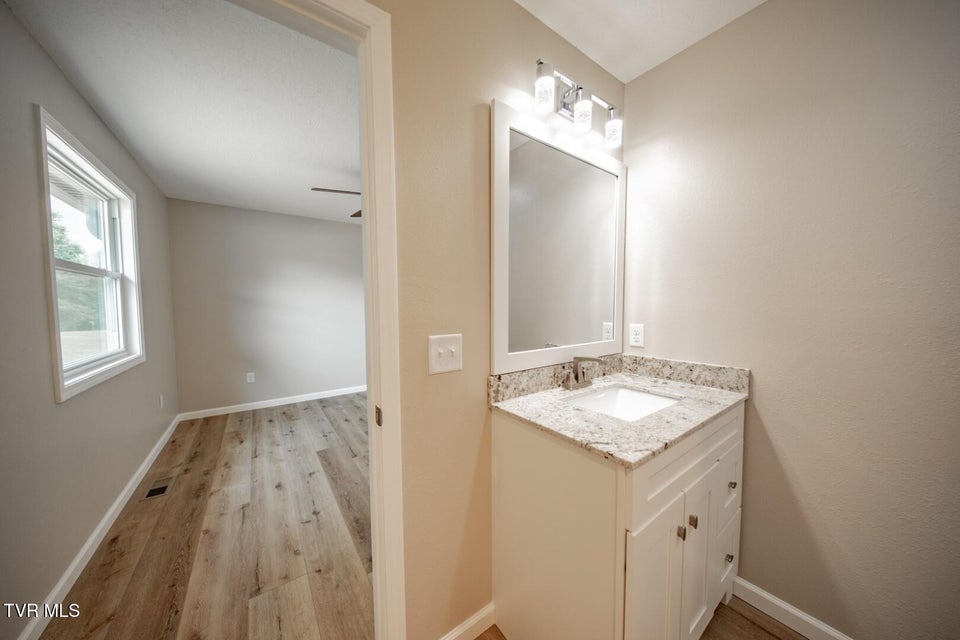 Photo #26: 116 Meadowood Dr 