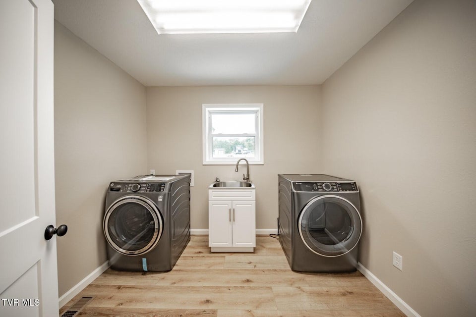 Photo #32: 116 Meadowood Dr 