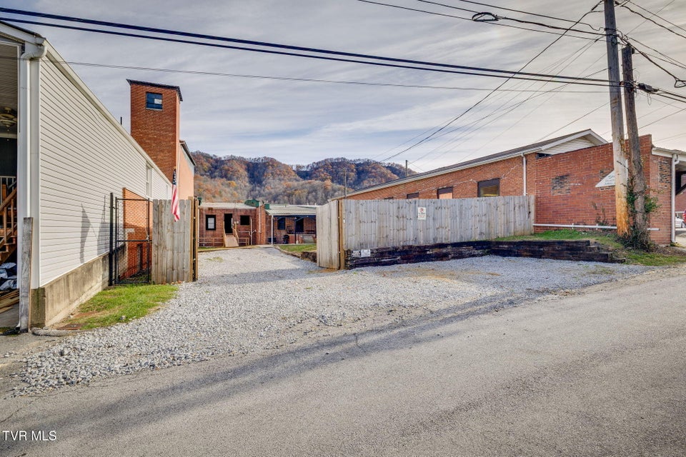 Photo #31: 132 &138 West Jackson Street